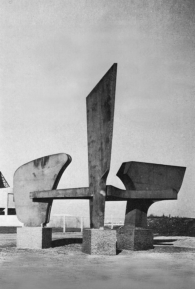 Sans titre, acier corten, 6mx 5,5m x 8m, 7 tonnes, 1972, Engis